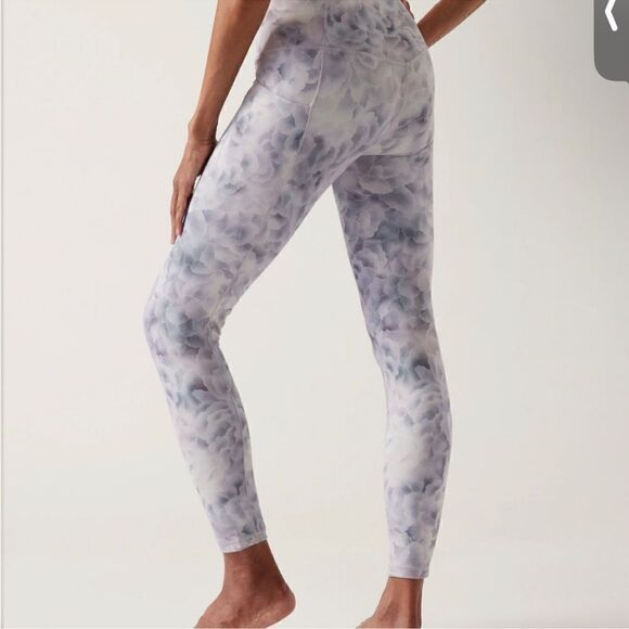 Athleta Pants - Athleta Salutation Stash Tight in Hera Abstract Grey SP Petite
